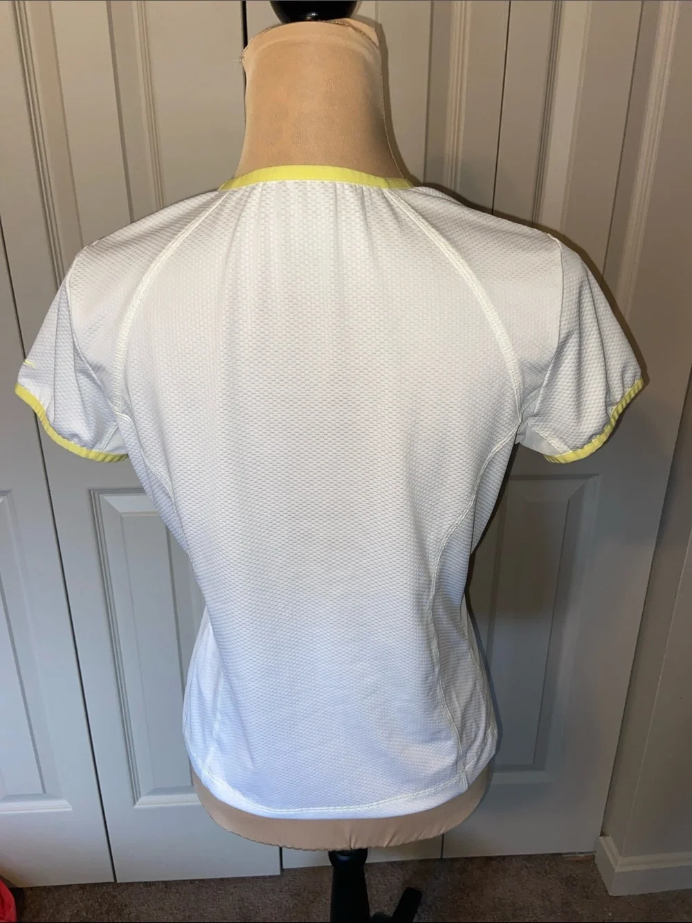 Nike Golf V-Neck White Short Sleeve Top Women's Size Medium